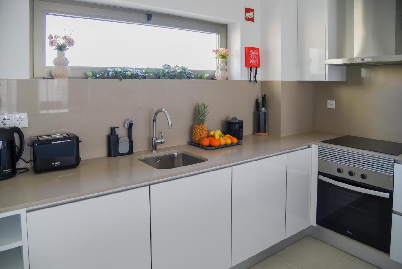 Luxury Oasis Sea View Apartment Портиман Екстериор снимка
